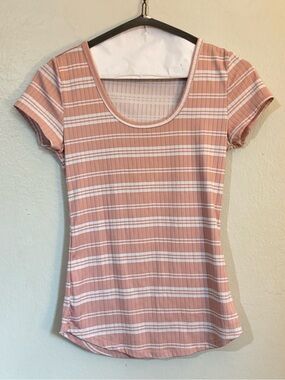 Women’s Scoop Neck Short Sleeve Tee in Dusty Pink Stripe